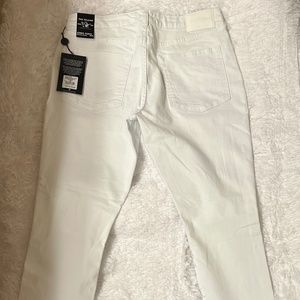 True Religion Jennie Midrise w/Destroy Womens Jeans Size 33 (NEW)